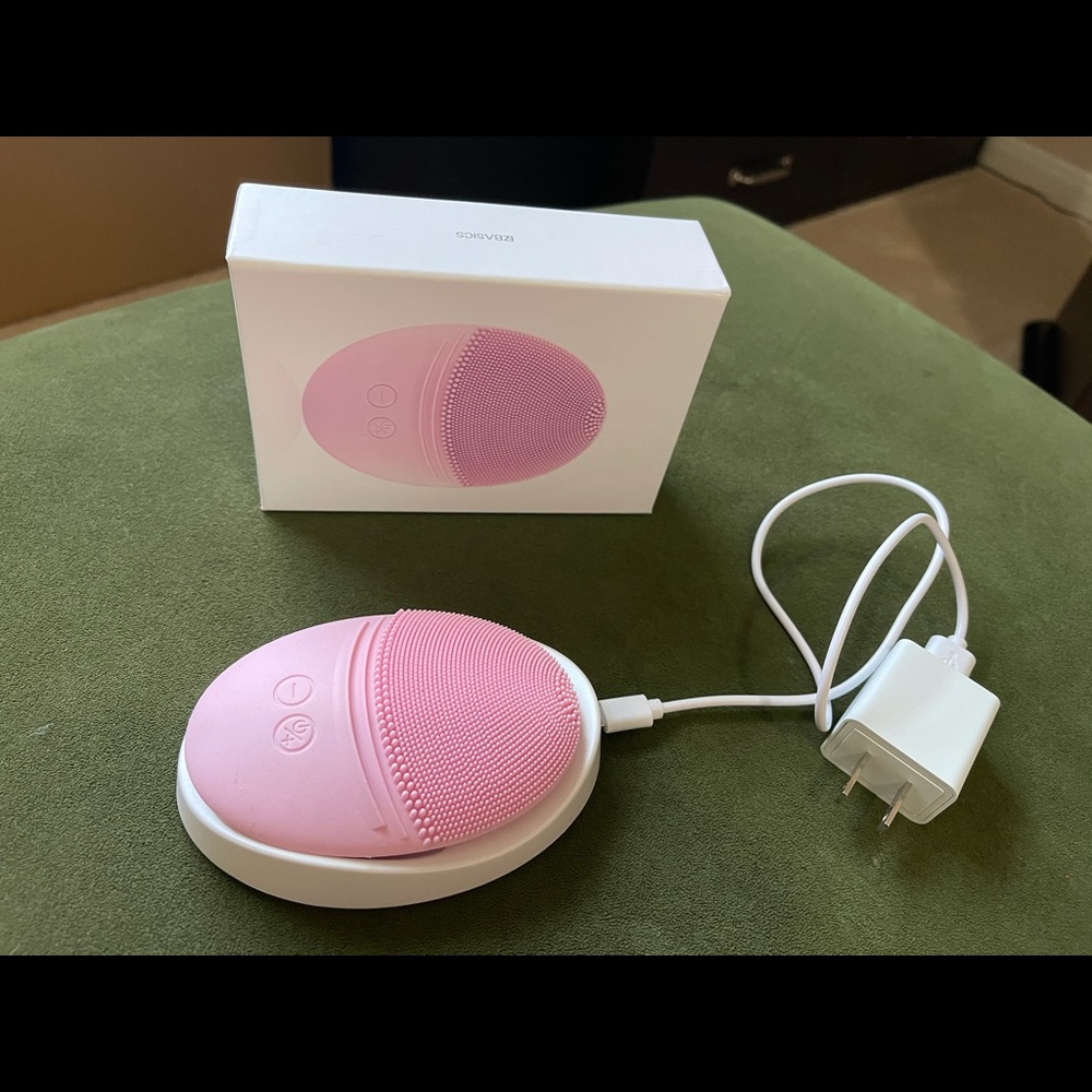 🌸EZBASICS Sonic Facial Cleansing Brush